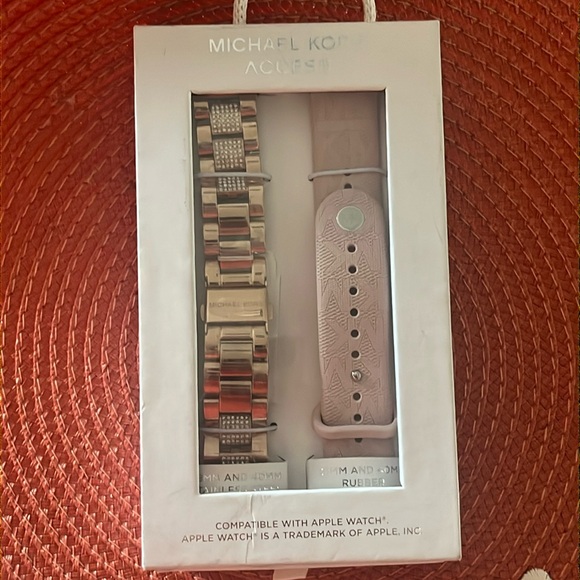 Michael Kors Pavé Rose Gold-Tone and Logo Strap for Apple Watch® Gift Set NWT - Picture 4 of 11